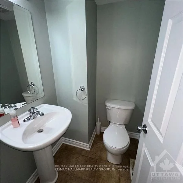 219 Paseo Private 19, South of Baseline to Knoxdale, ON K2G 4N7
