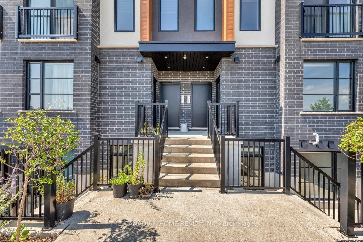 Condo Townhouse in London South