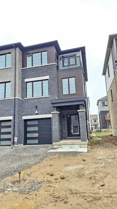 Att/Row/Townhouse in Brantford
