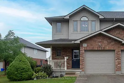 Att/Row/Townhouse in Stratford