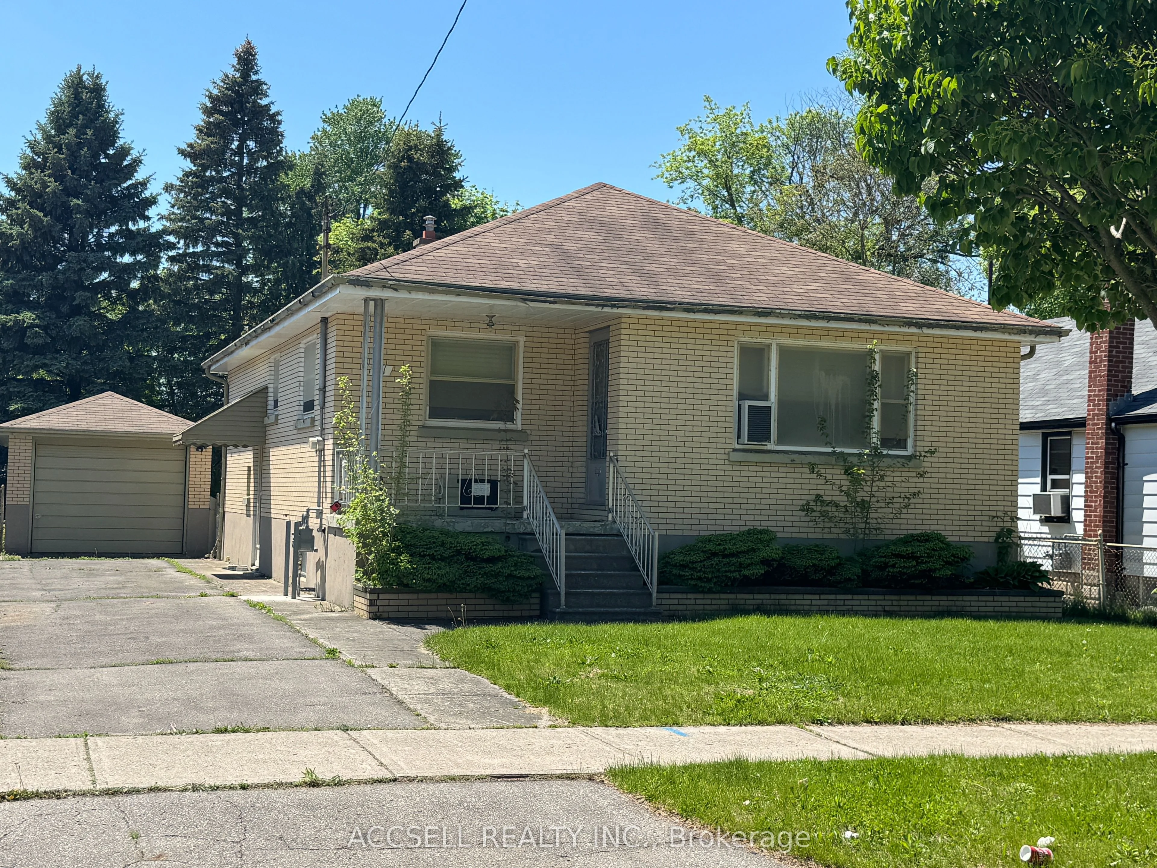 31 Lyman Street, London East, ON N5Y 1M5