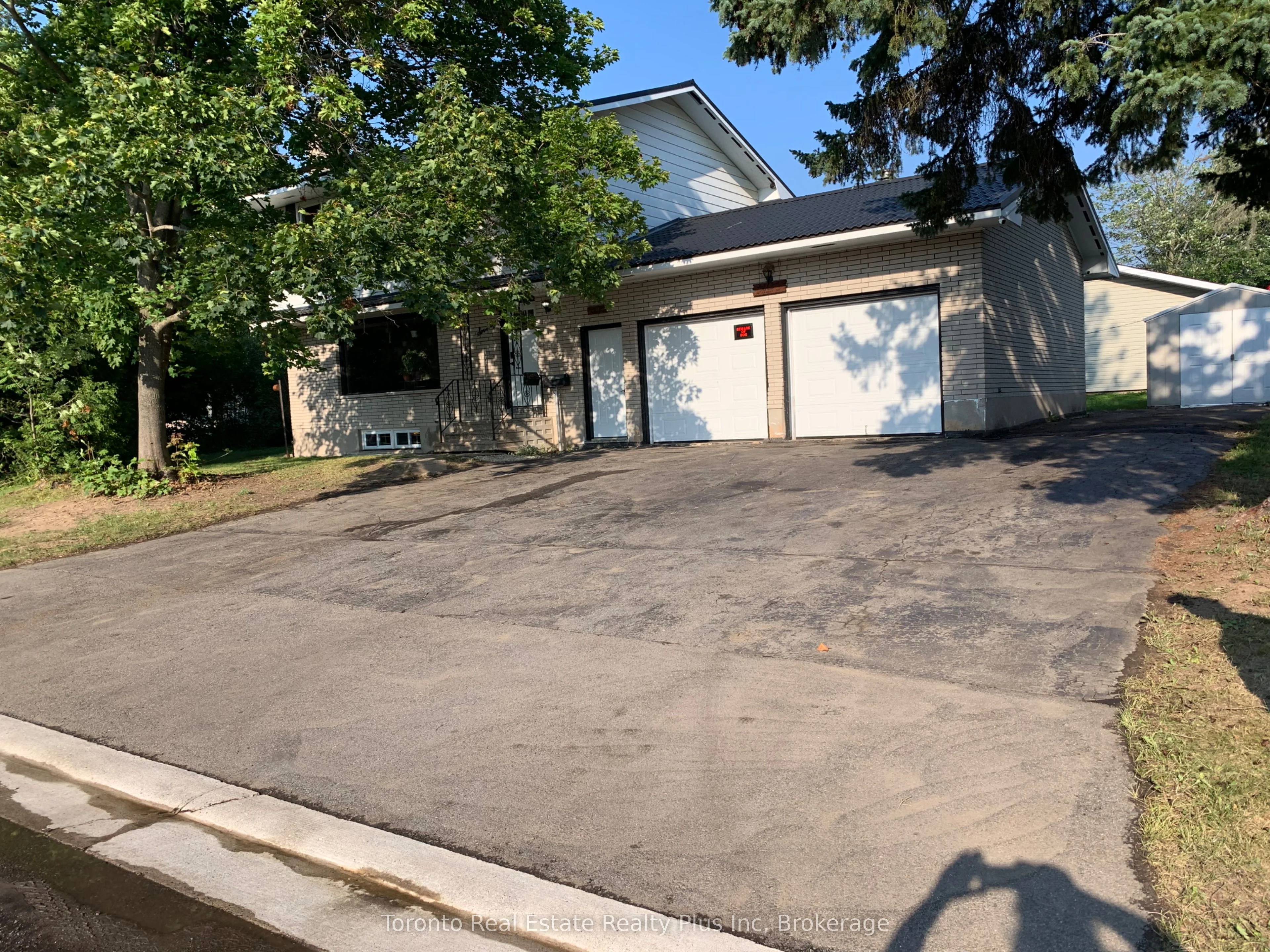 70 Lasalle Ct Crescent, Sault Ste Marie, ON P6B 4R6
