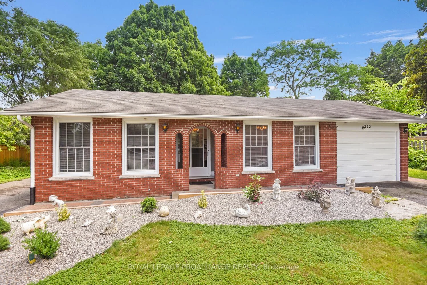 Detached in Brockville