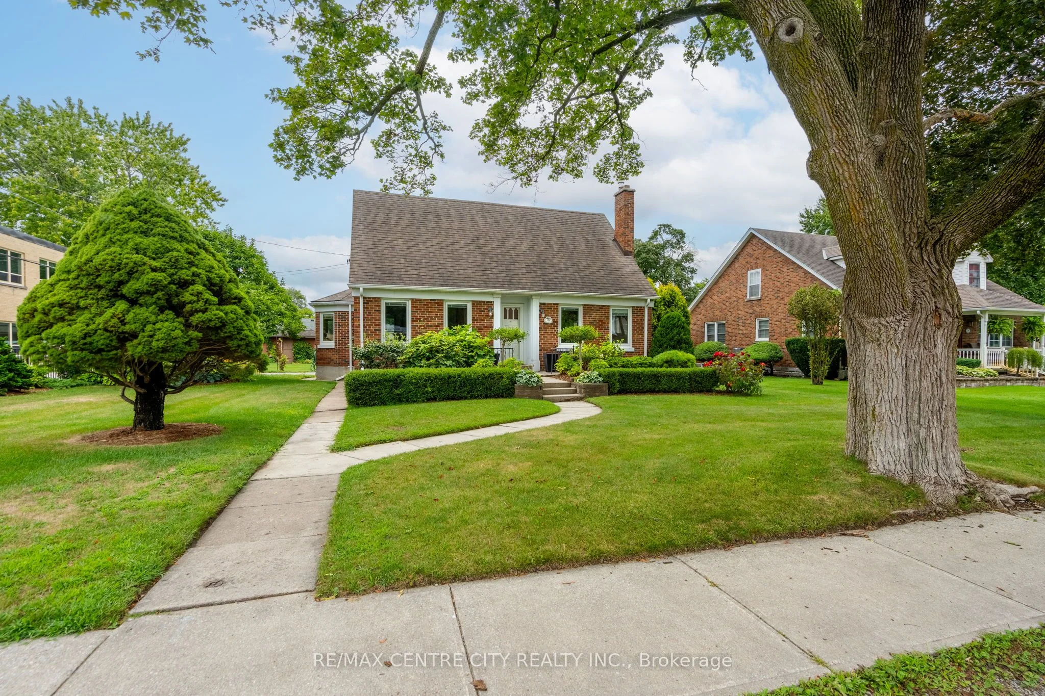 132 Maria Street, Strathroy-Caradoc, ON N7G 2W8