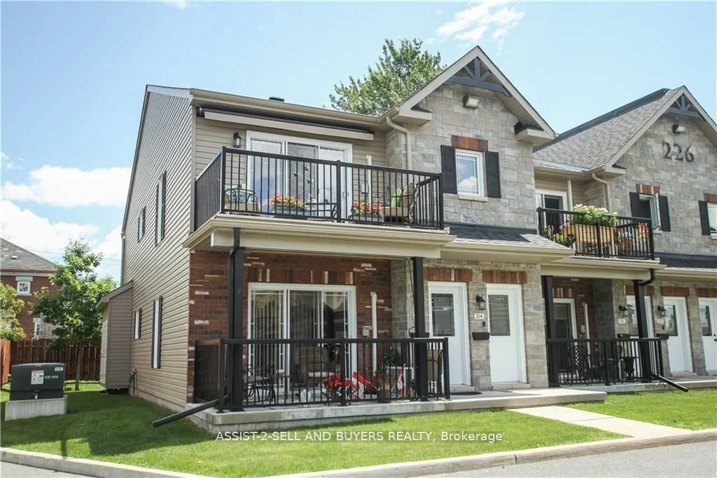 Condo Townhouse in Cornwall