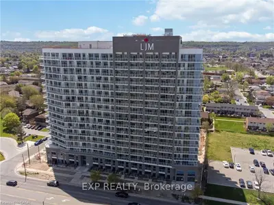 Condo Apartment in Hamilton