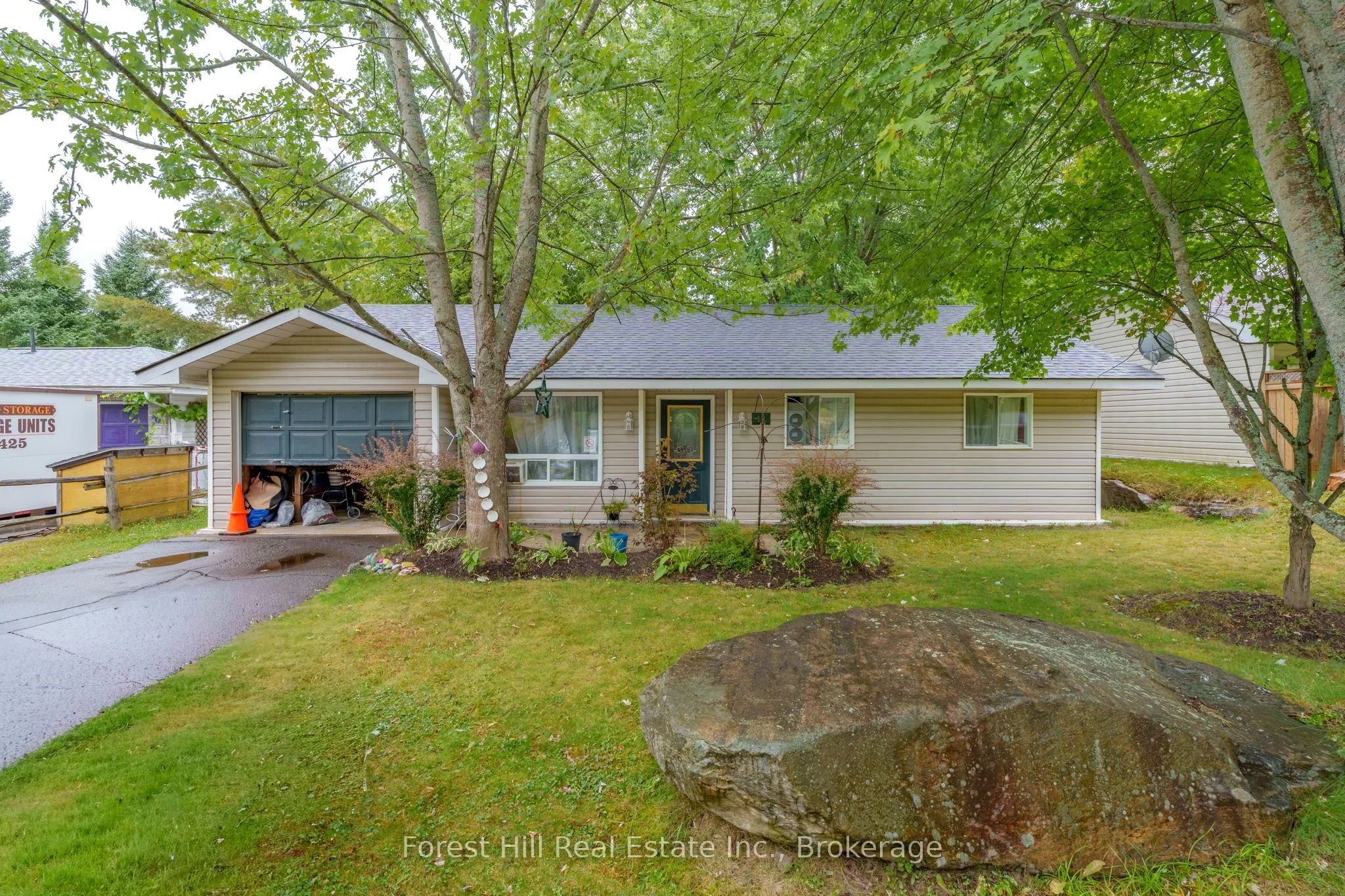 12 Crestview Drive, Huntsville, ON P1H 1S8