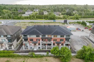 Condo Townhouse in Barrhaven