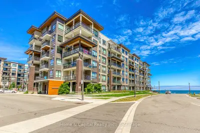 Condo Apartment in Grimsby