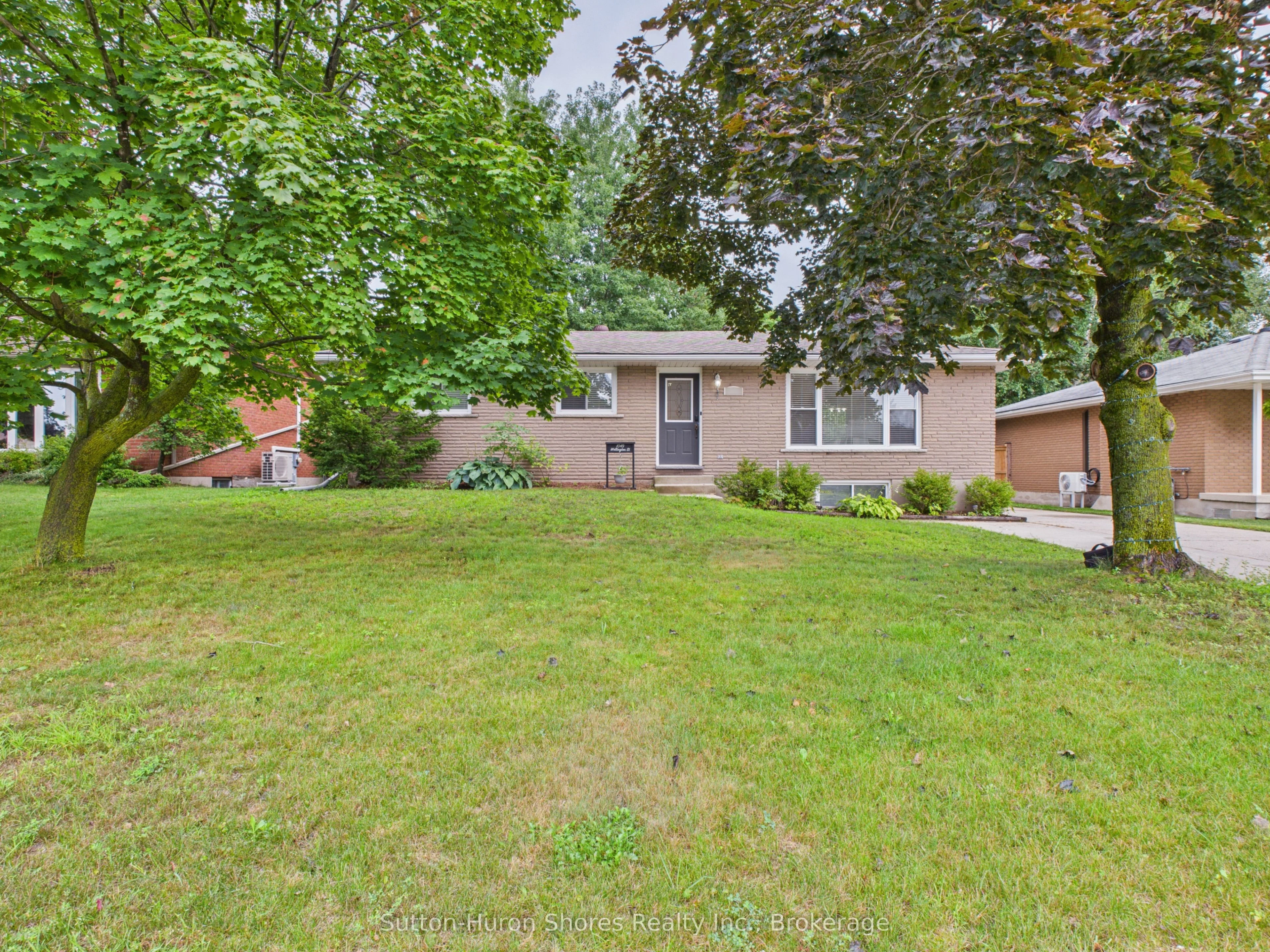 1049 Wellington Street, Saugeen Shores, ON N0H 2C3