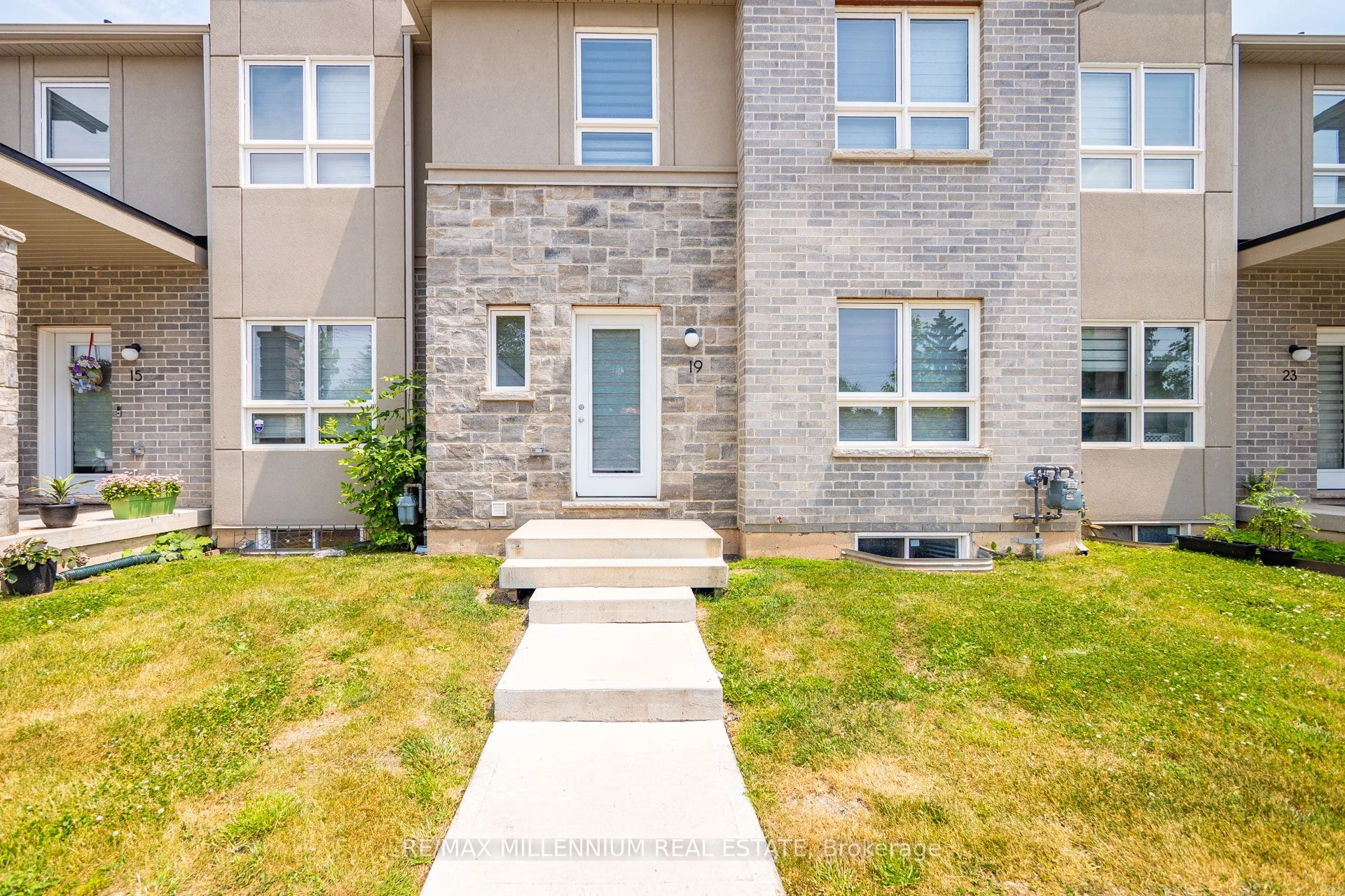 19 Perenack Avenue, Welland, ON L3C 5L5