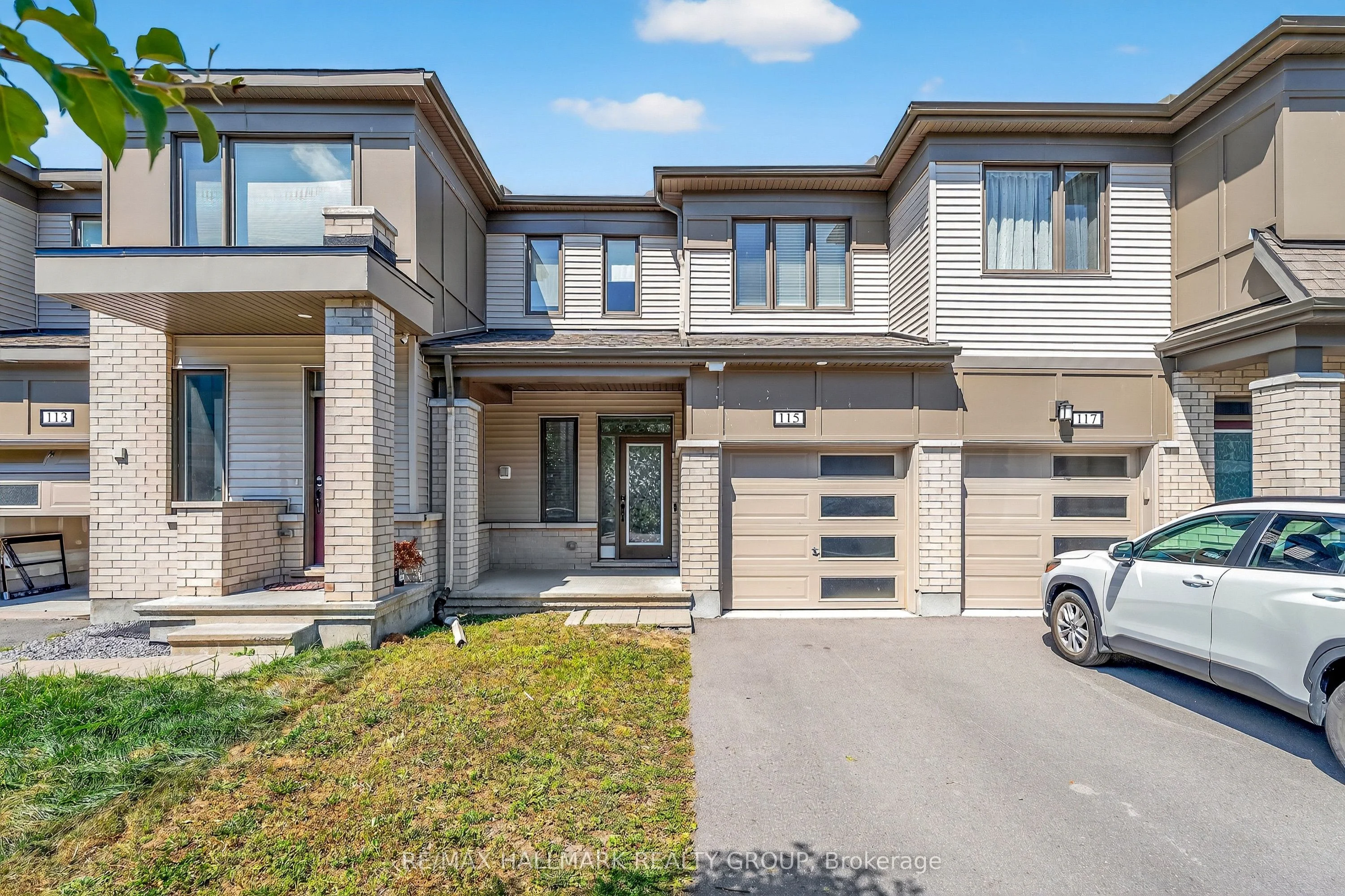 Att/Row/Townhouse in Kanata