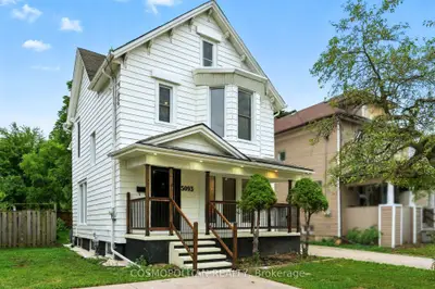 Detached in Niagara Falls