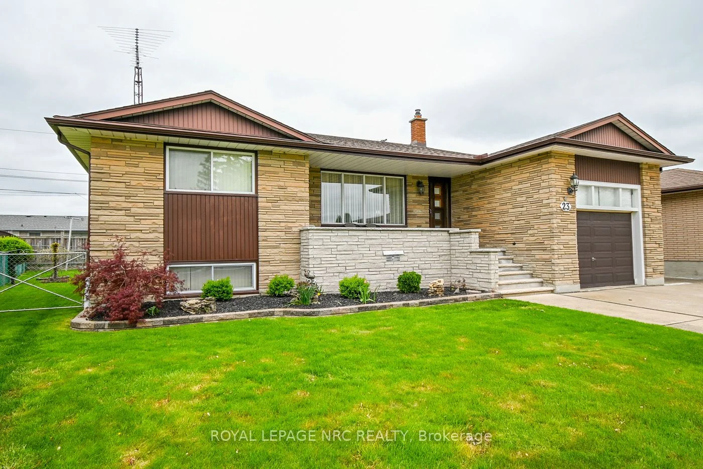 23 Eastdale Crescent, Welland, ON L3B 1E6