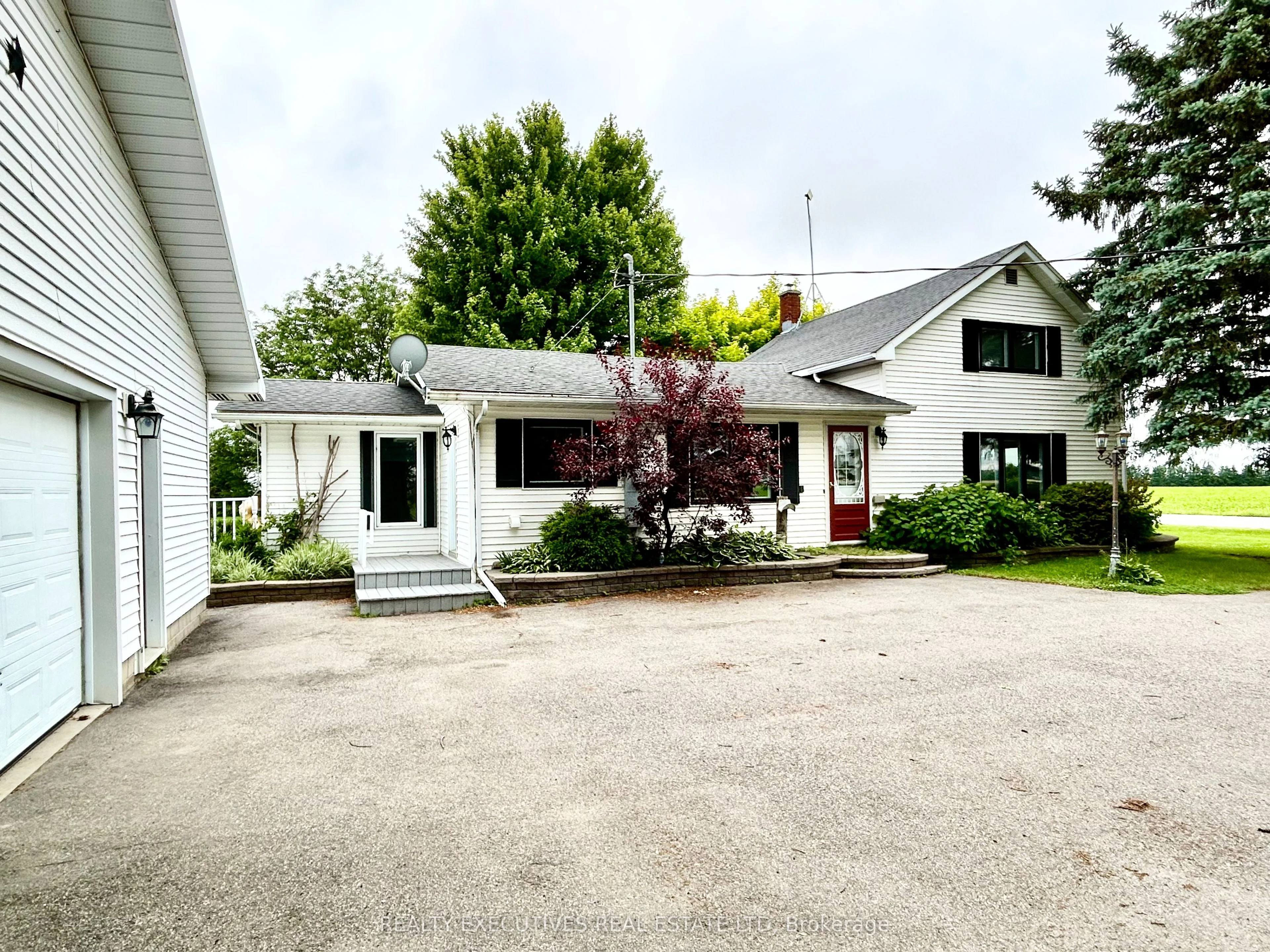 11908 Toyeshill Road, South Dundas, ON K0C 2H0