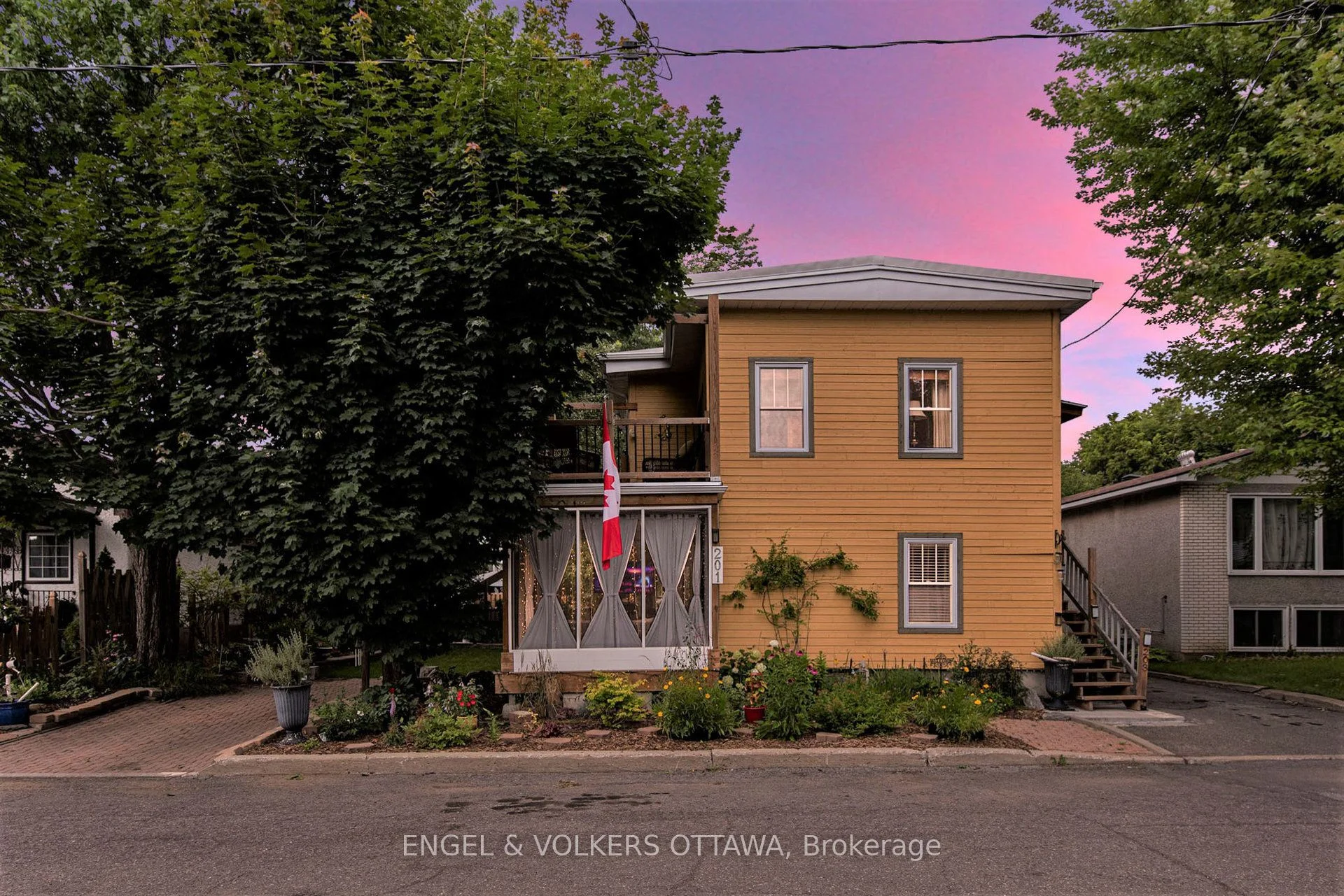 201 - 203 Heritage Maple Way, Vanier and Kingsview Park, ON K1L 6M4
