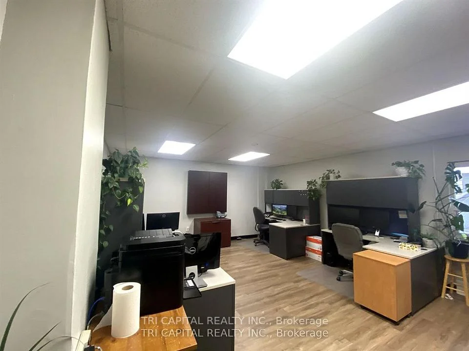 470 Dundas Street 101, London East, ON N6B 1W3