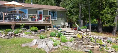Detached in Central Frontenac