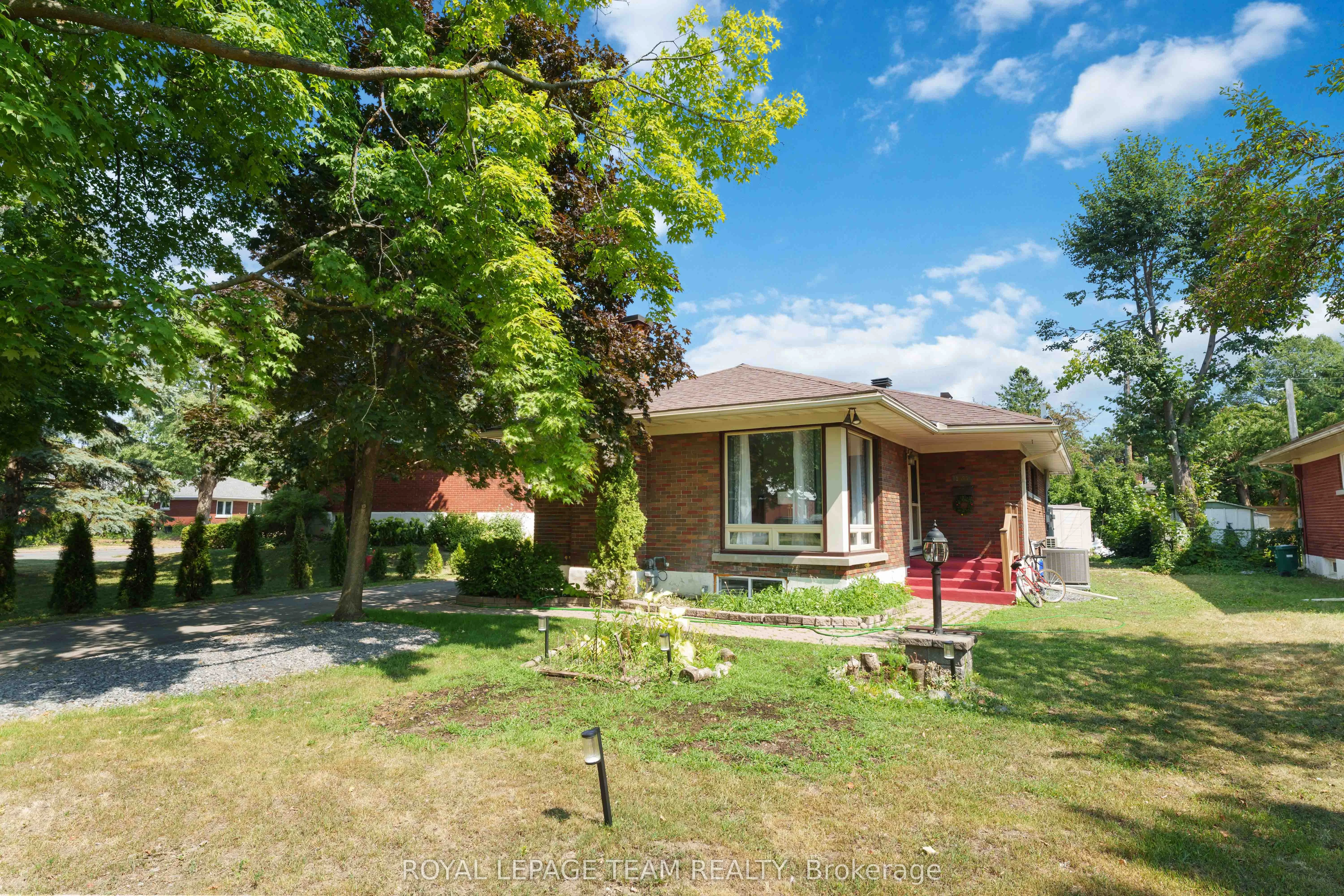 1587 Devon Street #2, Alta Vista and Area, ON K1G 0S6