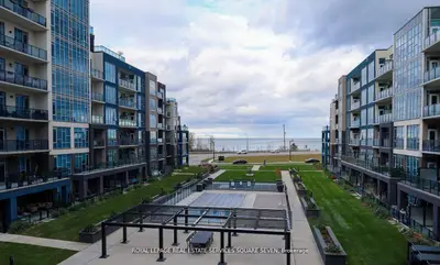 Condo Apartment in Grimsby