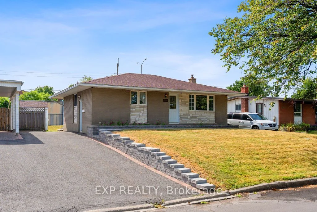 Detached in Britannia Heights - Queensway Terrace N and Area