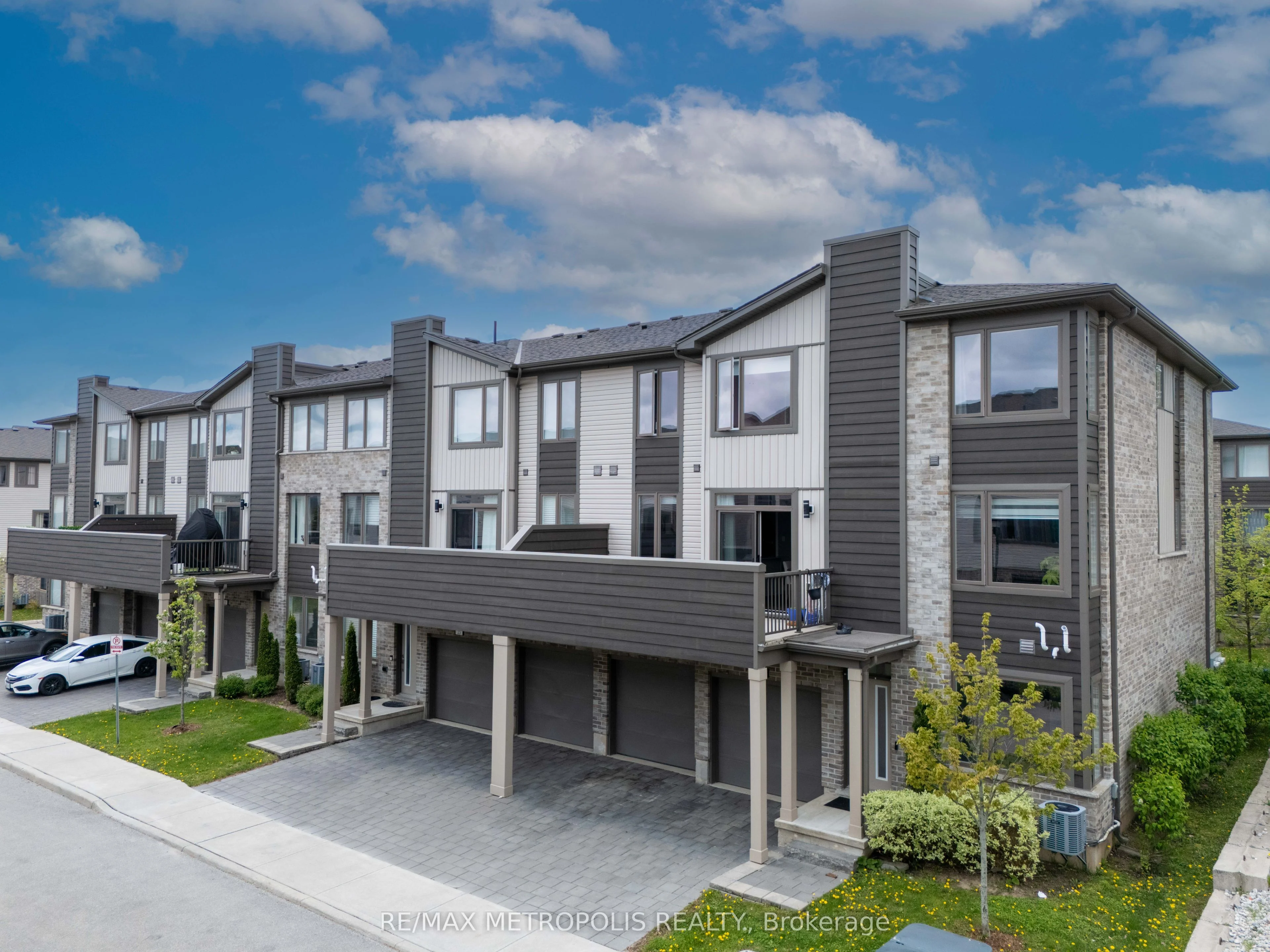 2070 Meadowgate Boulevard 25, London South, On N6m 0h5
