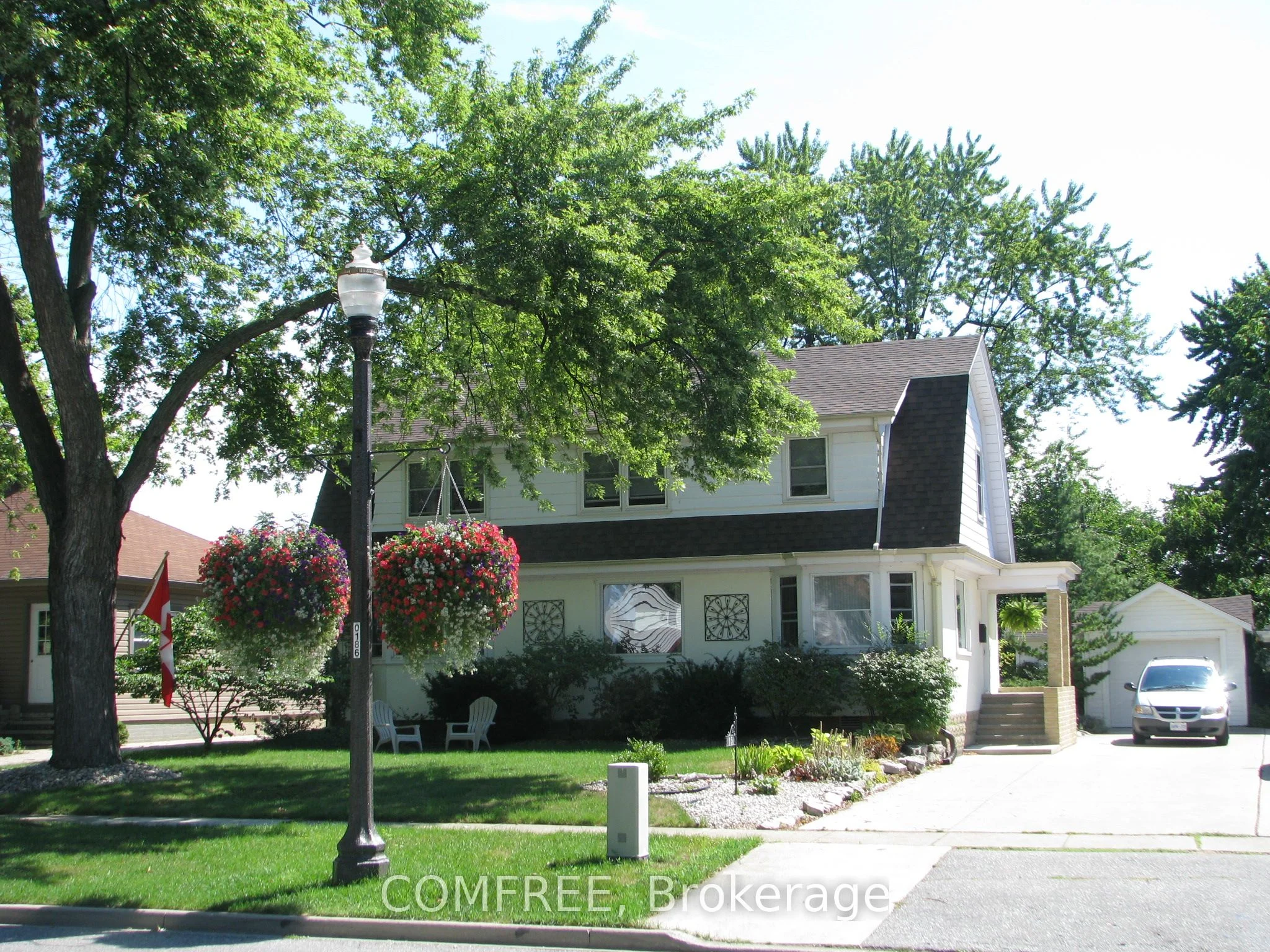 15 Laird Avenue N, Amherstburg, ON N9V 2T5