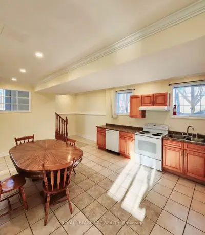 Detached in Niagara Falls