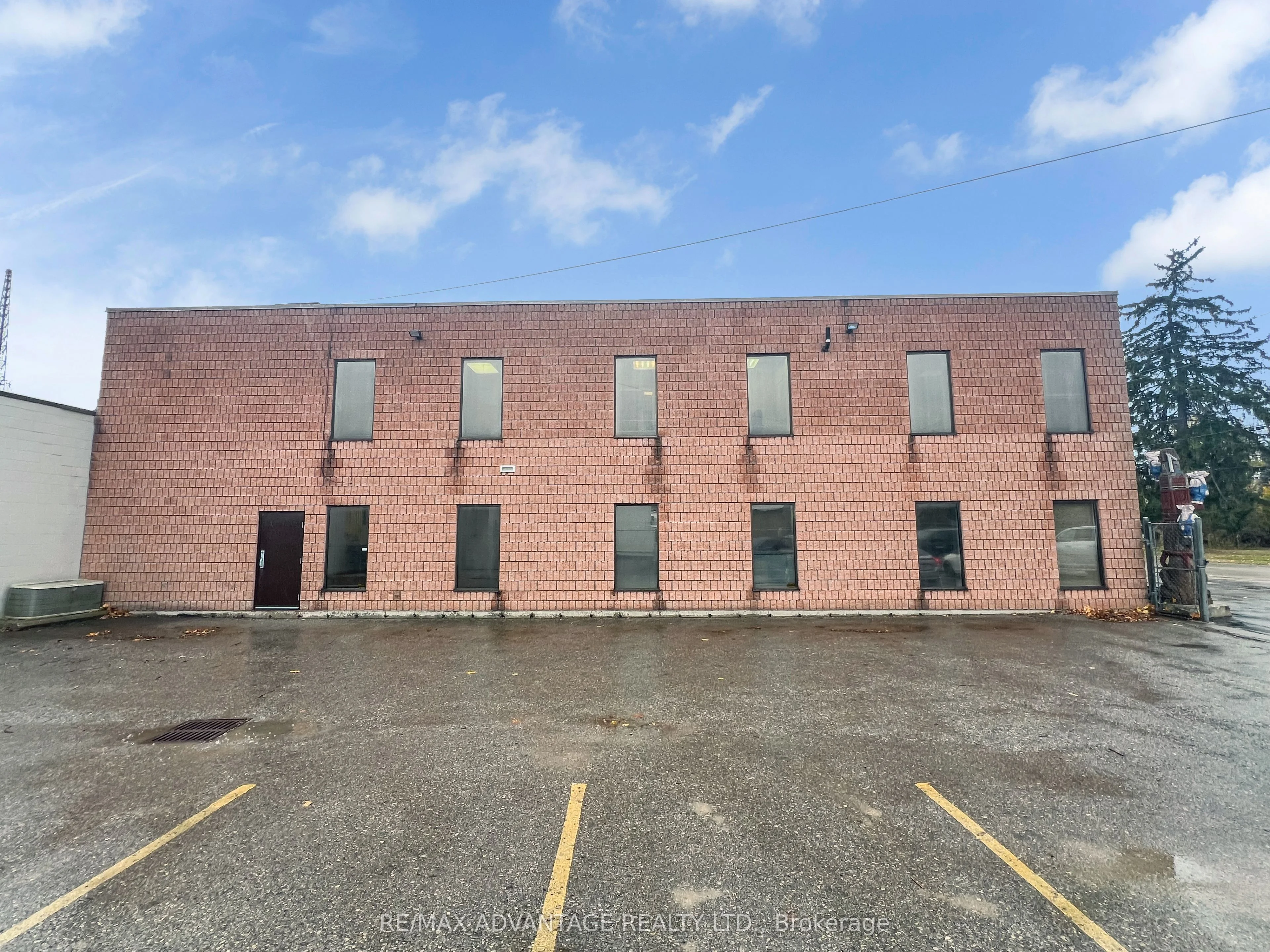 523 South Street, London East, ON N6B 1C3