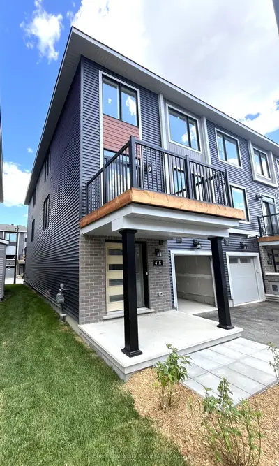 Att/Row/Townhouse in Kanata