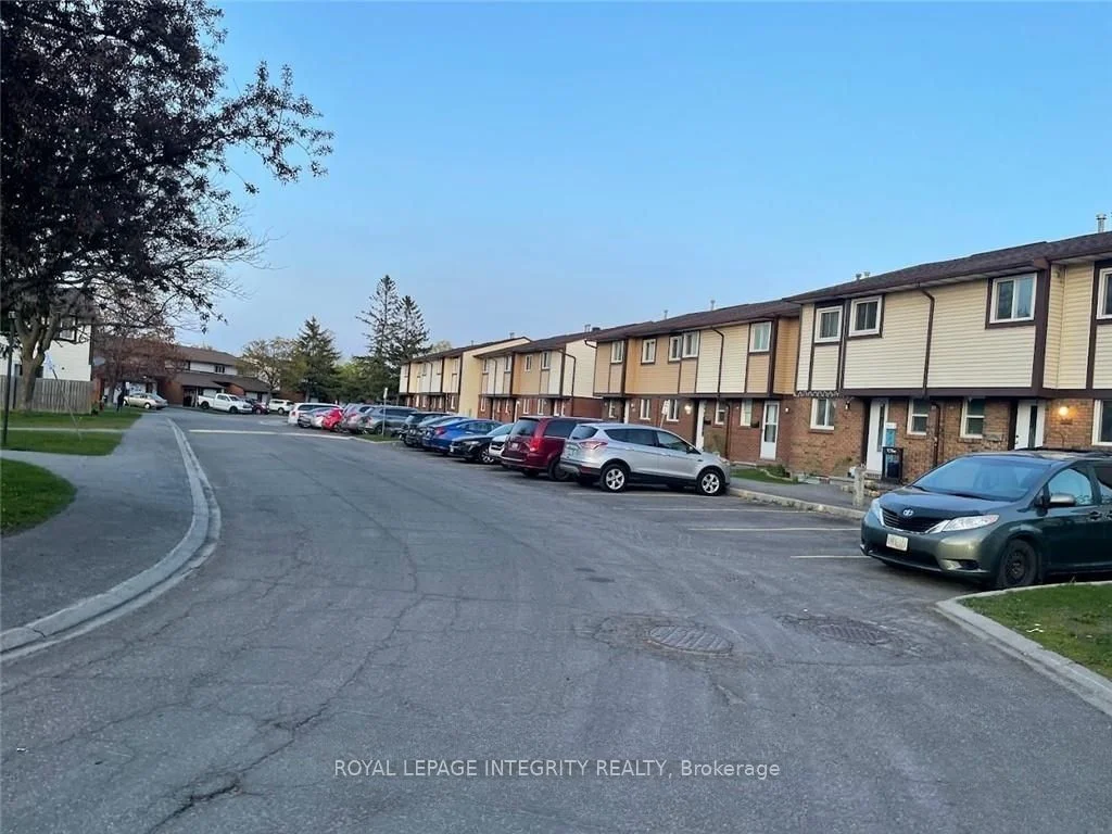 1721 Dondale Street 38, Cyrville - Carson Grove - Pineview, ON K1B 5H7