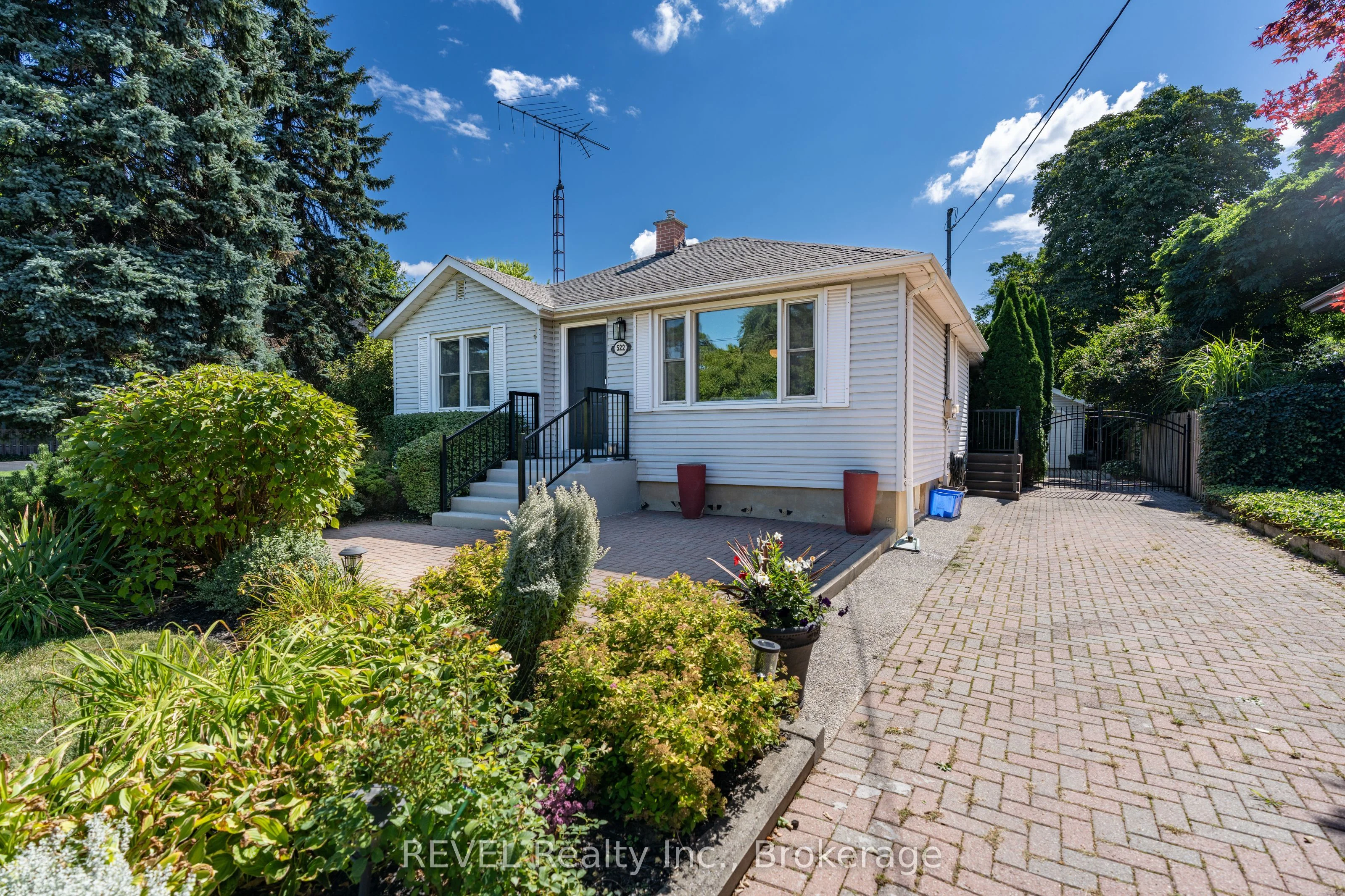 522 Mississagua Street, Niagara-on-the-lake, On L0s 1j0