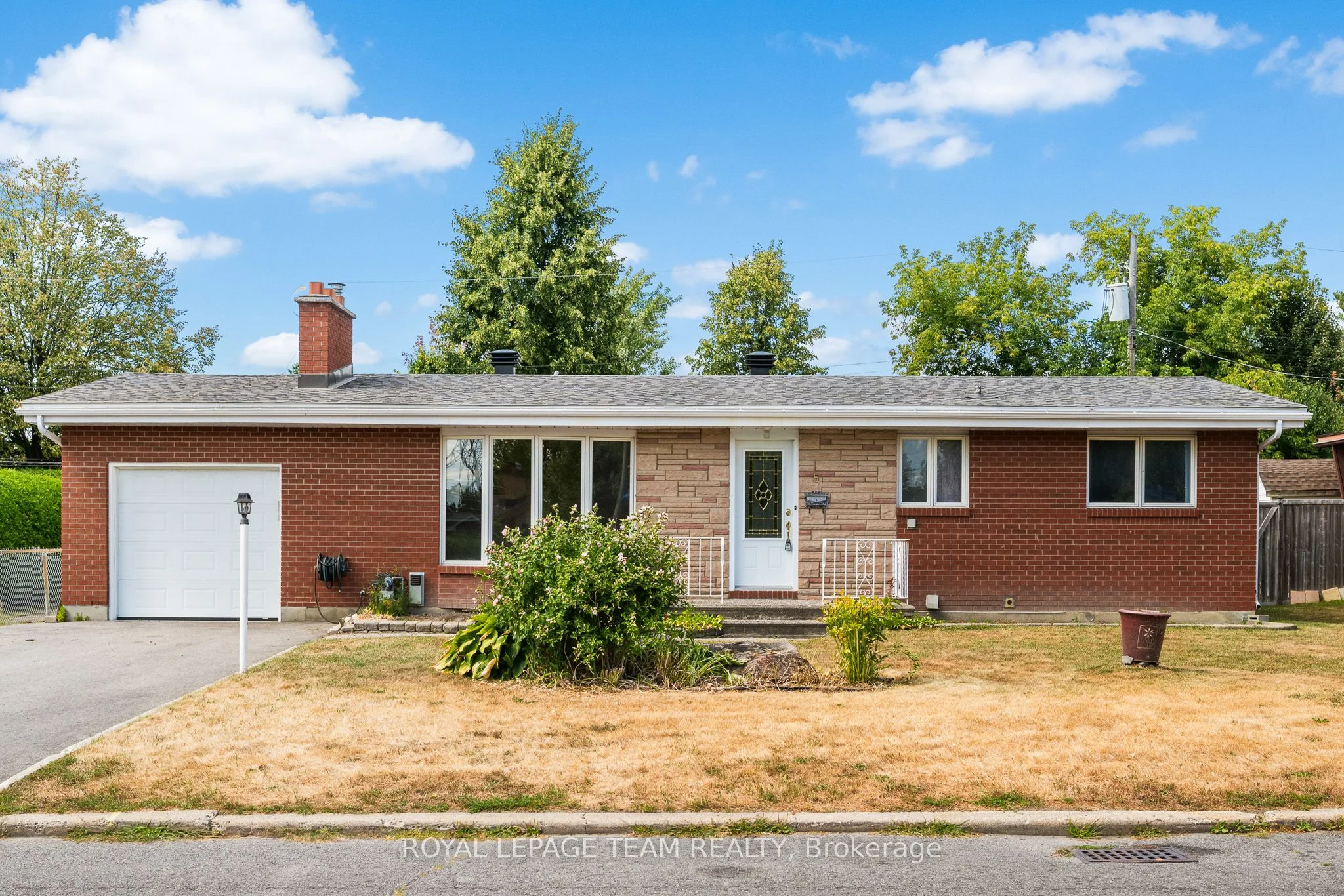 5 Spring Garden Avenue, Meadowlands - Crestview and Area, ON K2G 3B1