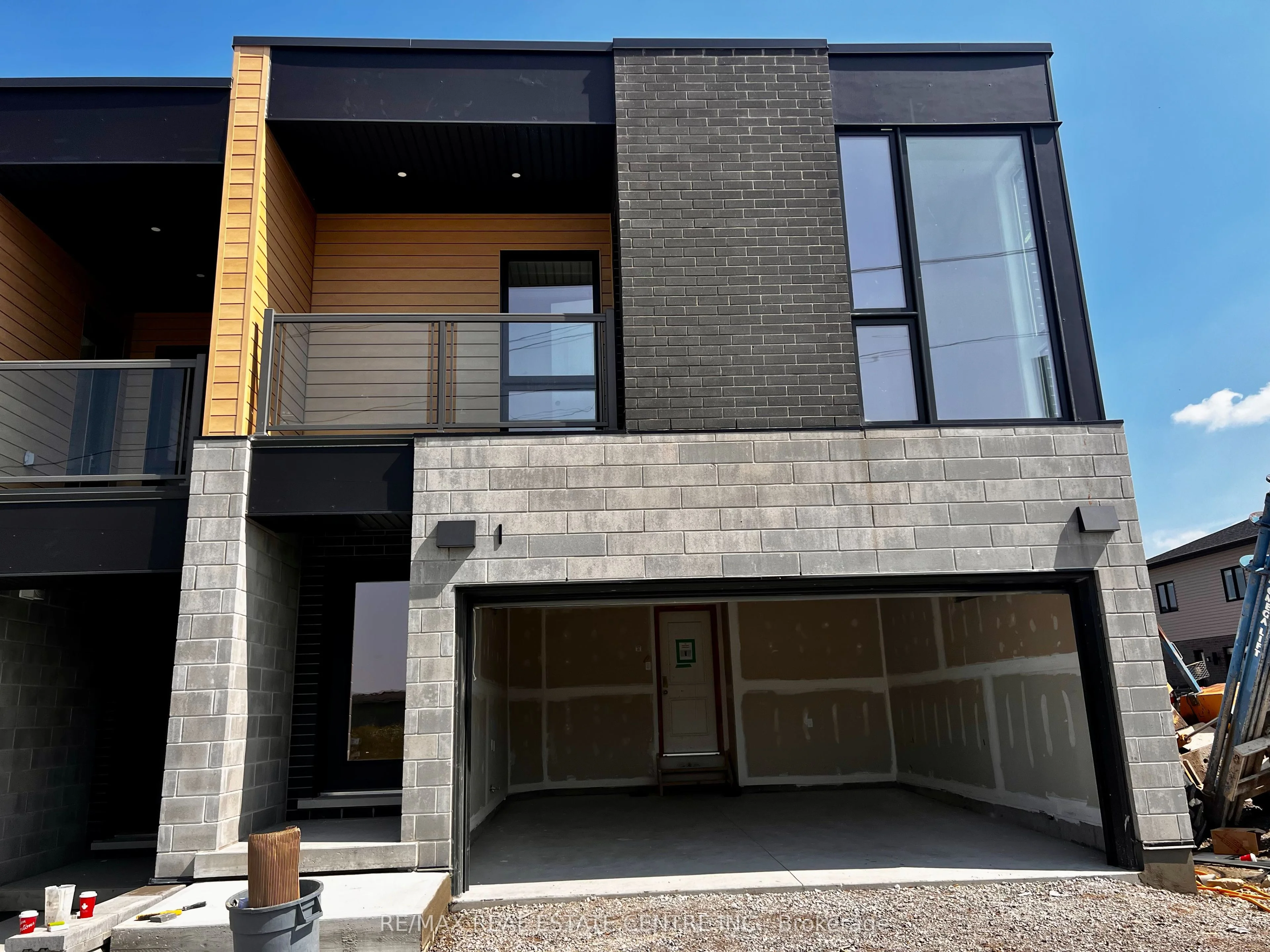 261 Woodbine Avenue F001, Kitchener, ON N2R 0S7