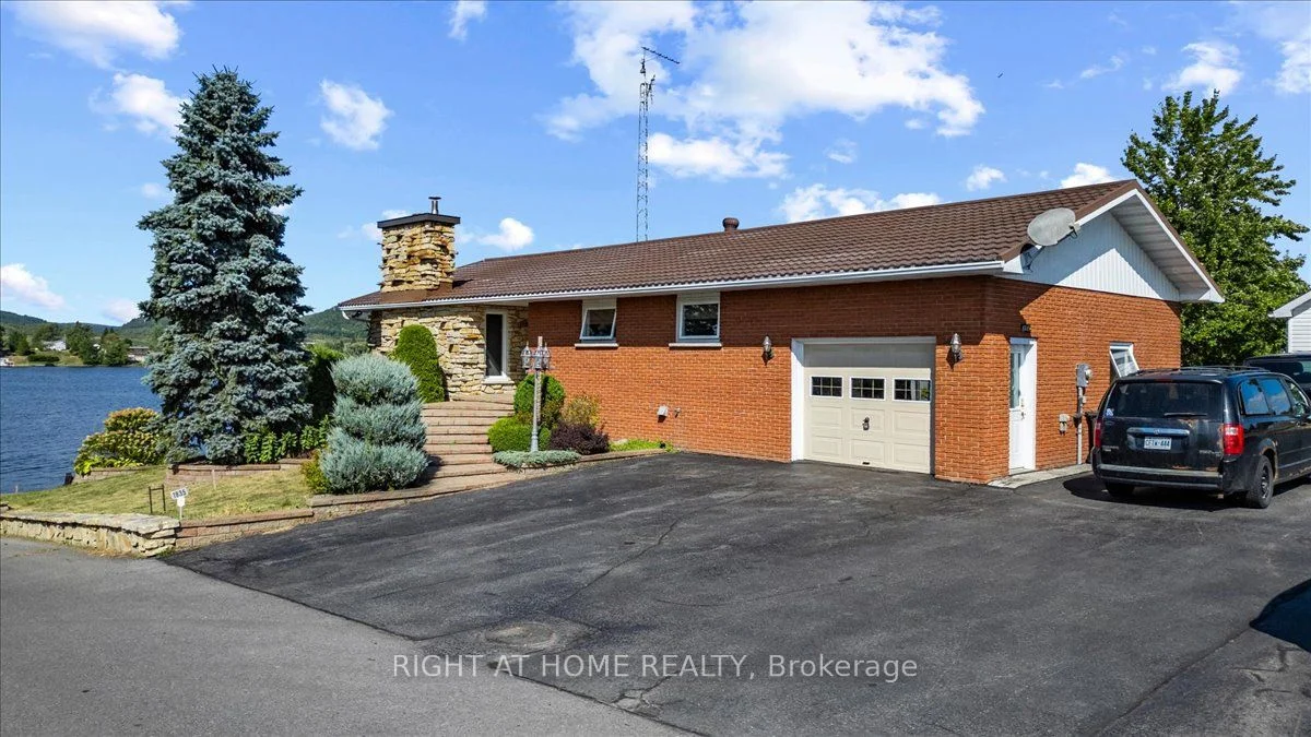 1835 Ch. du Traversier Street N, Alfred and Plantagenet, ON K0B 1J0