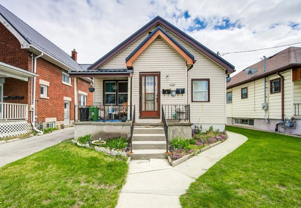 1121 Trafalgar Street, London East, On N5z 1g9