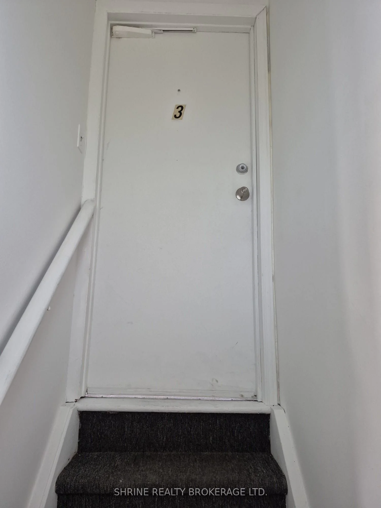 13 Sterling Street 3, London East, On N5y 1y4