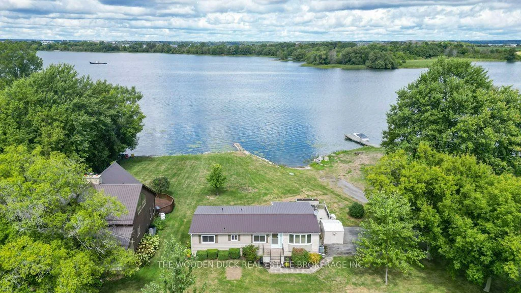 Detached in Frontenac Islands