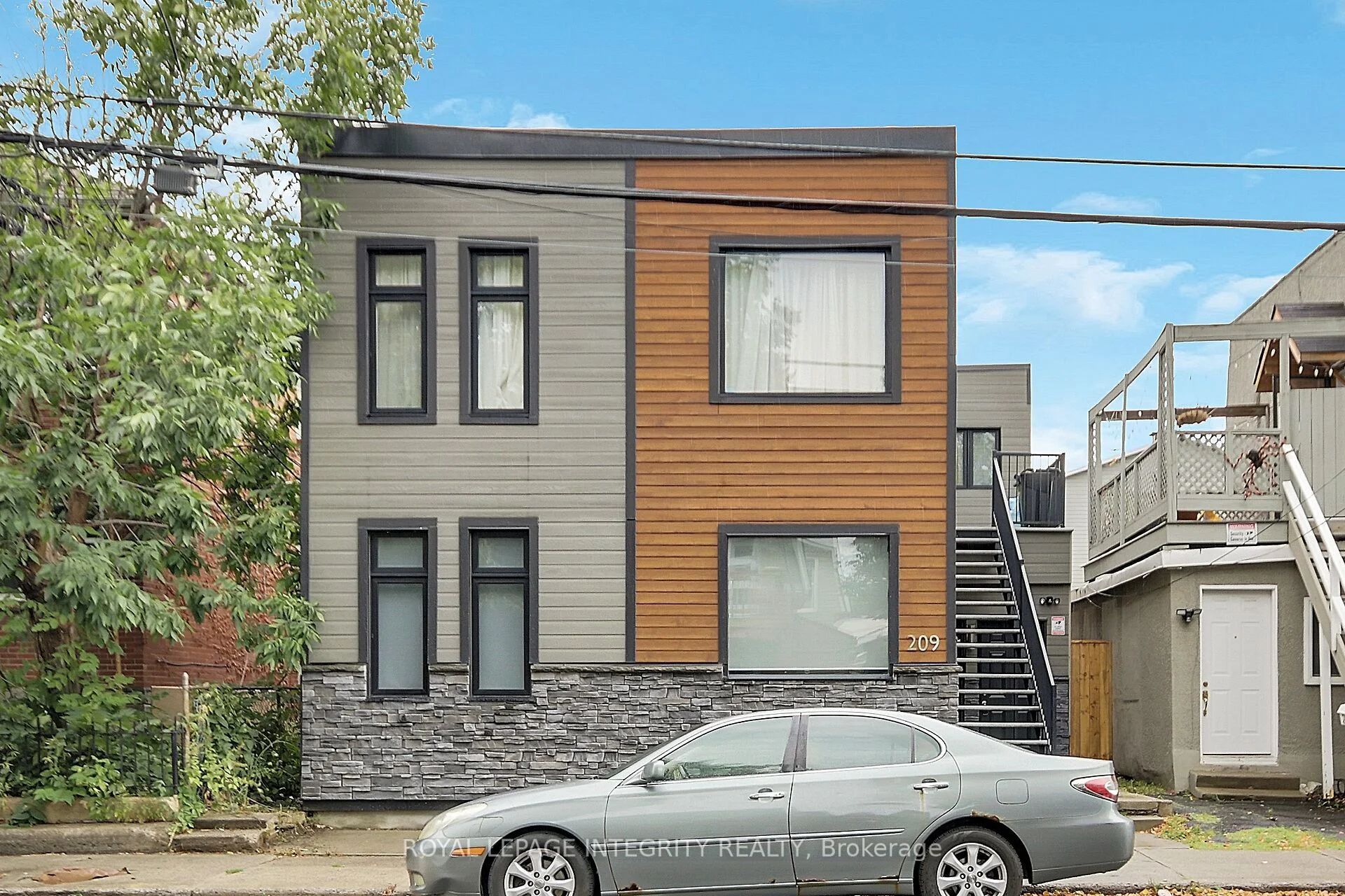 209 Hannah Street, Vanier and Kingsview Park, ON K1L 7M6