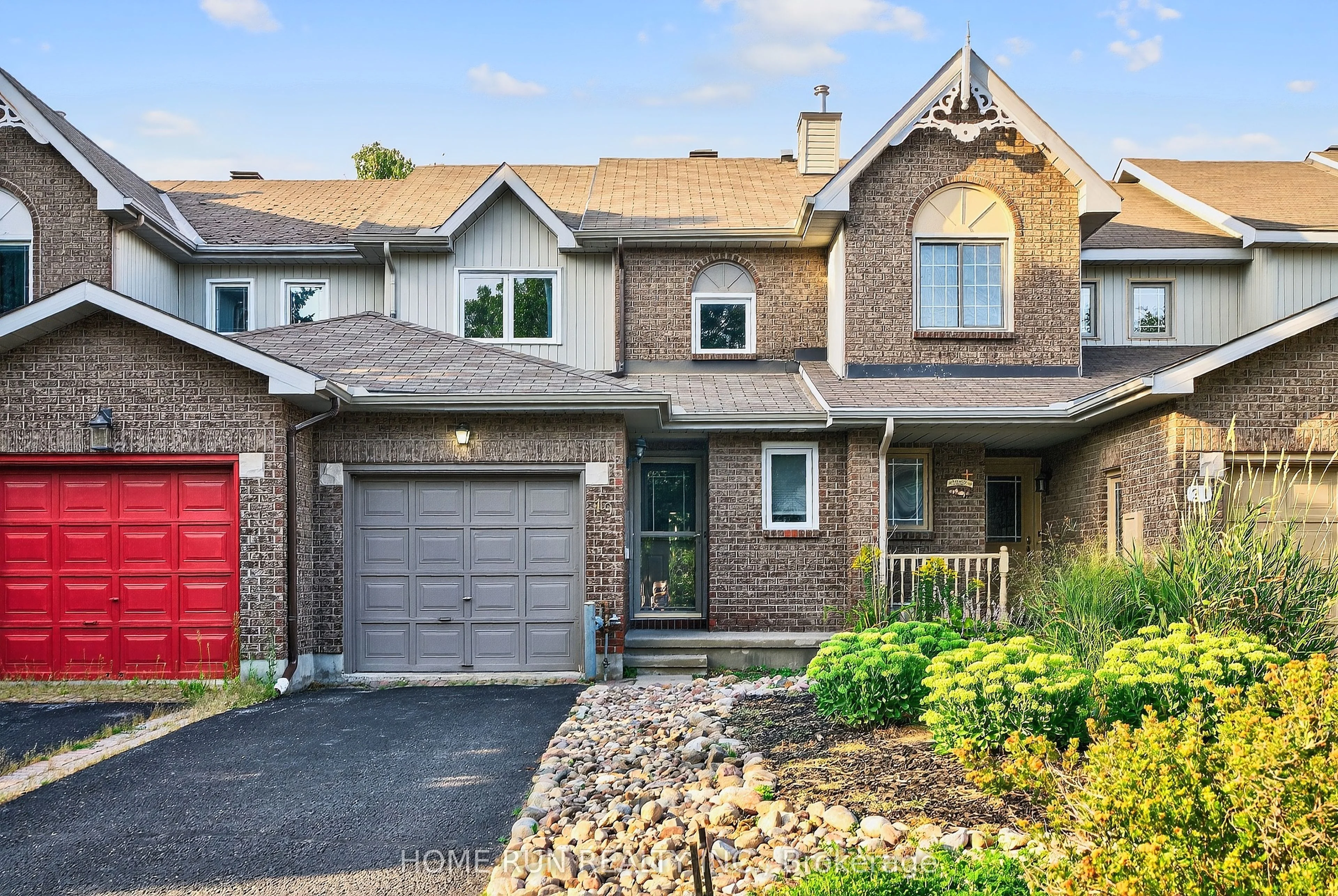 Att/Row/Townhouse in Kanata