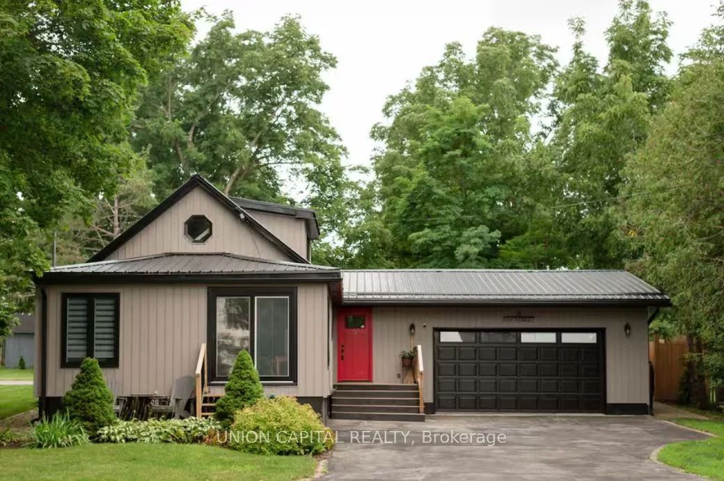 6 Bay Street, Prince Edward County, On K0k 2t0
