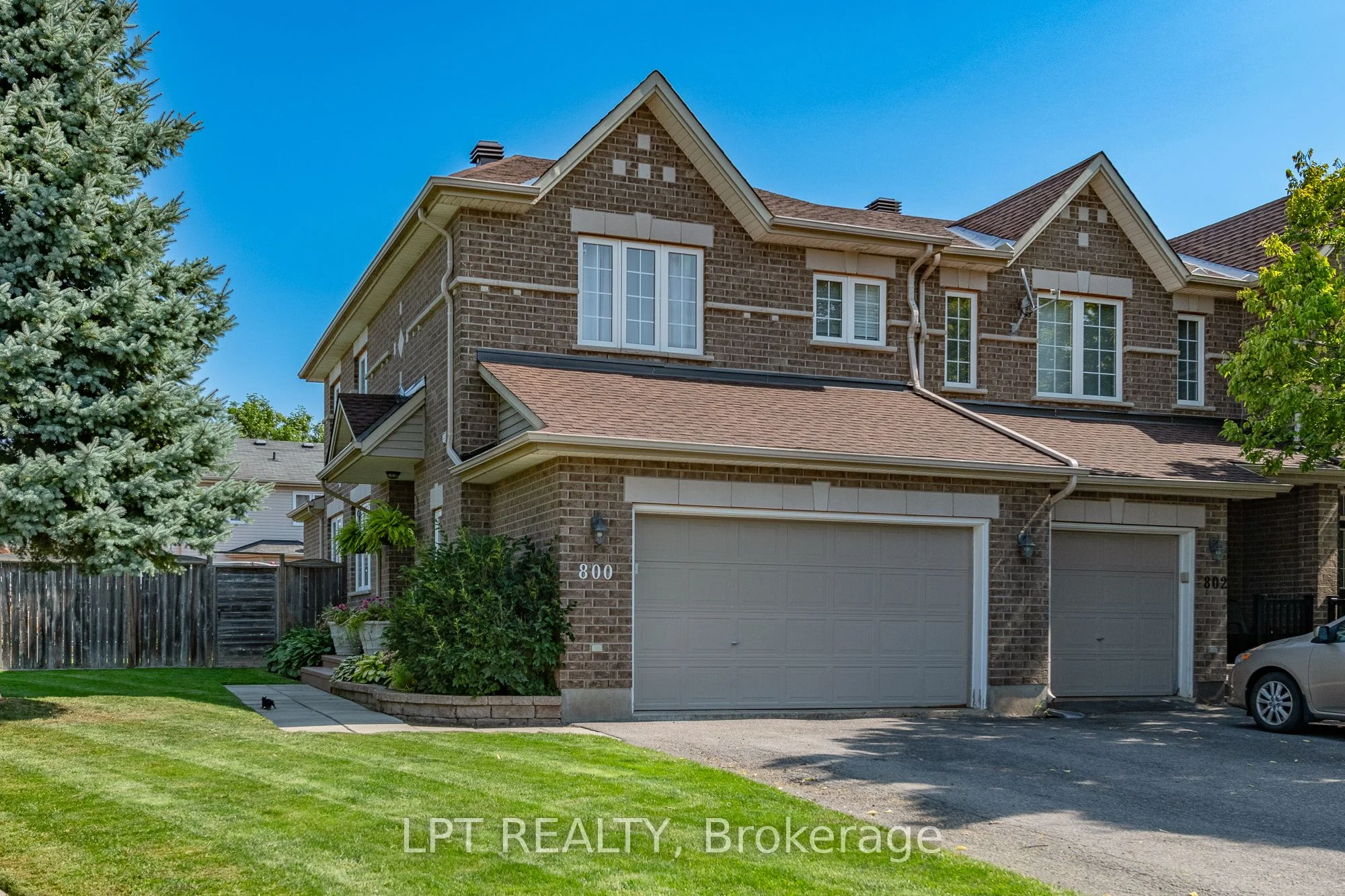 800 Schooner Crescent, Blossom Park - Airport and Area, ON K1V 1Y8