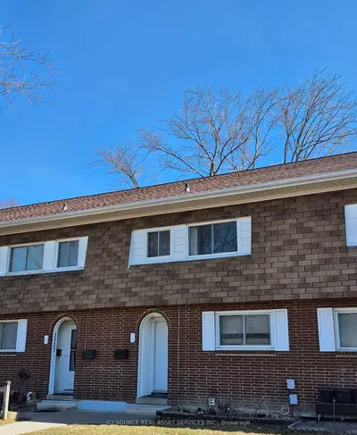 Condo Townhouse in Windsor