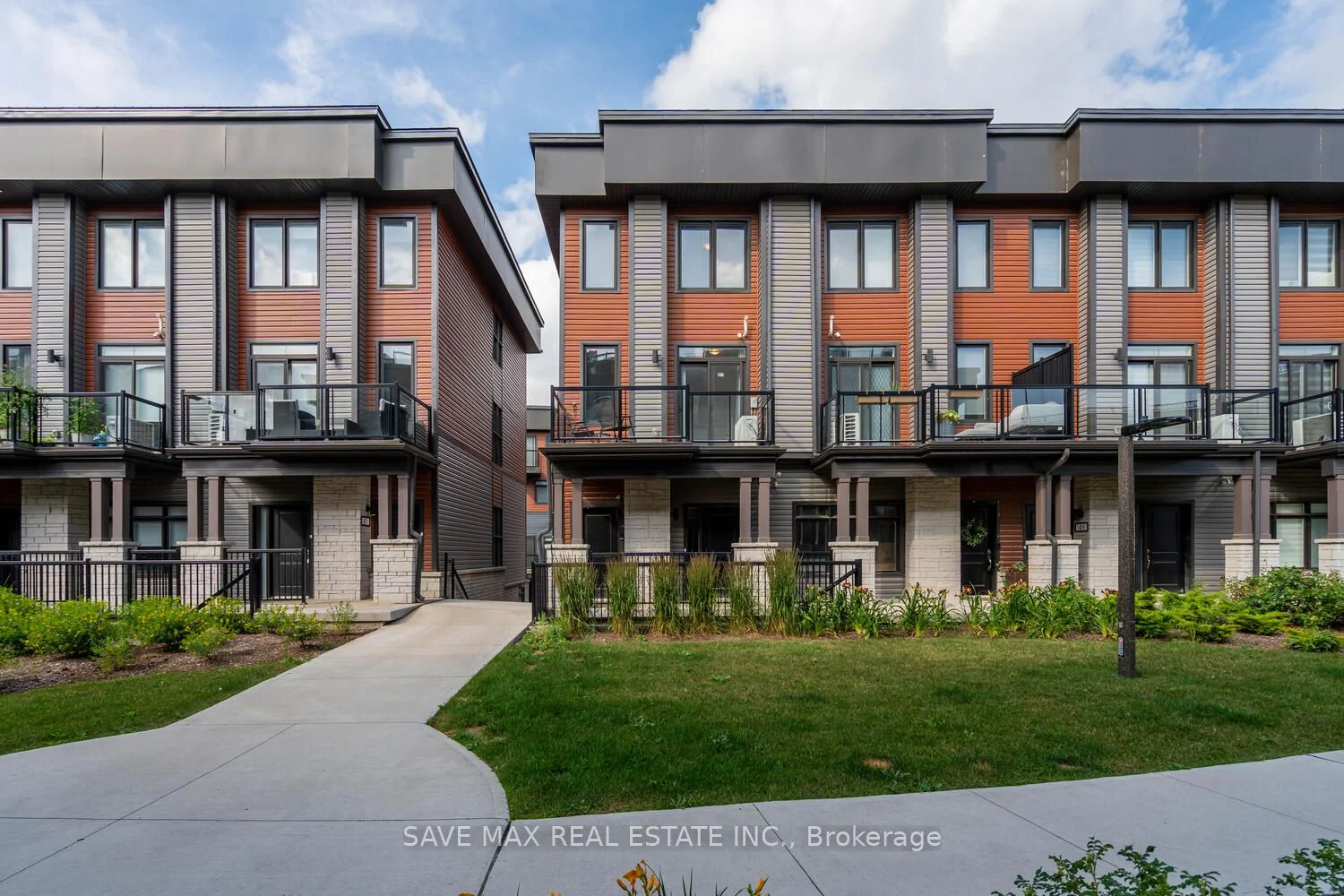 Condo Townhouse in Brant