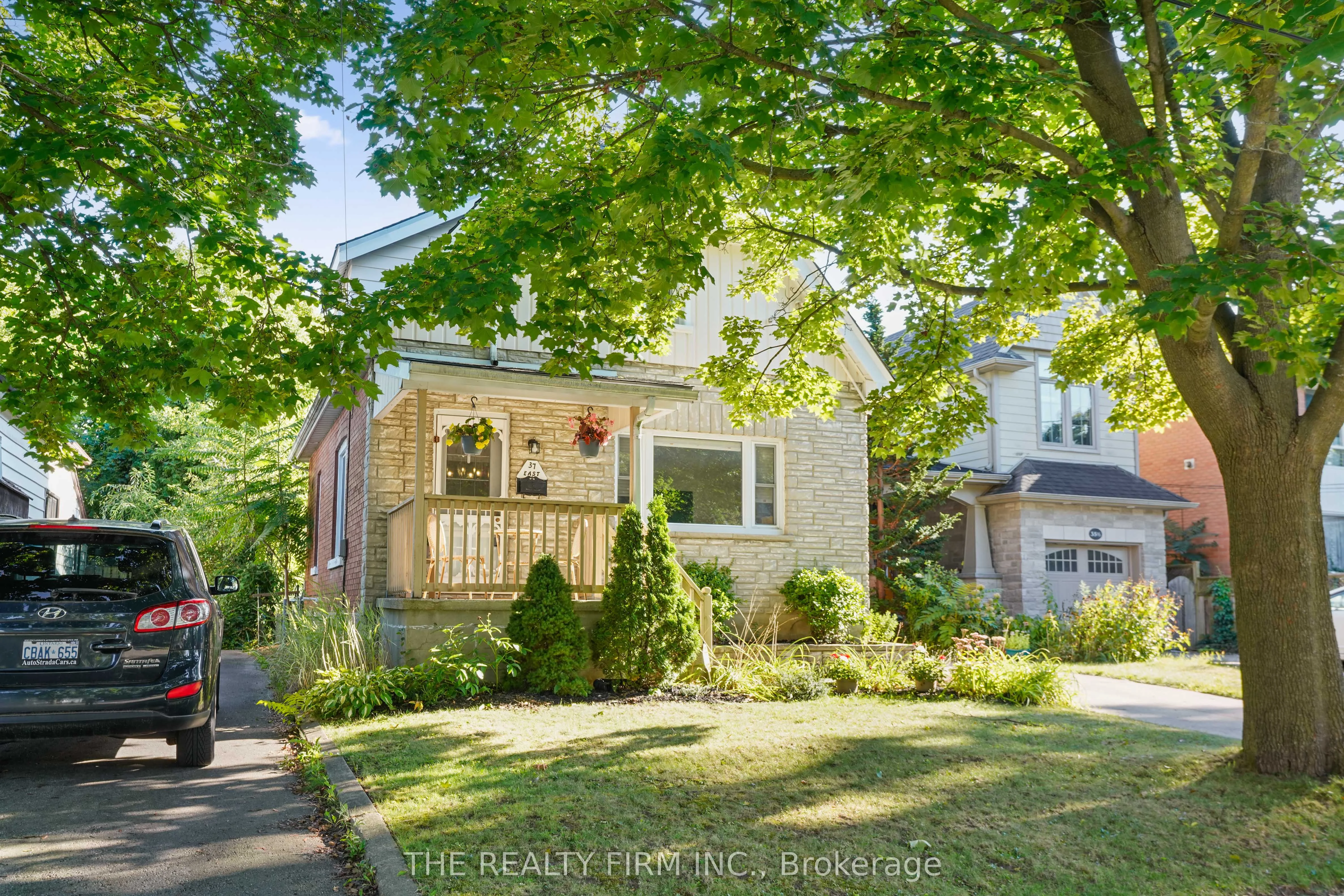 37 Langarth Street E, London South, ON N6C 1Y9