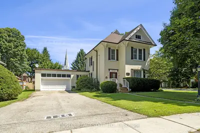 Detached in Minto