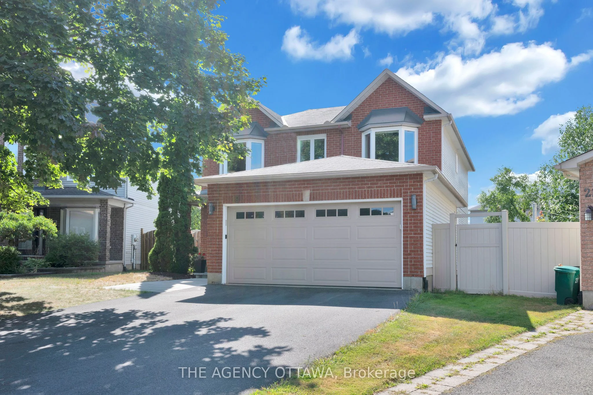 19 Forestglade Crescent, Hunt Club - South Keys and Area, ON K1G 5X3