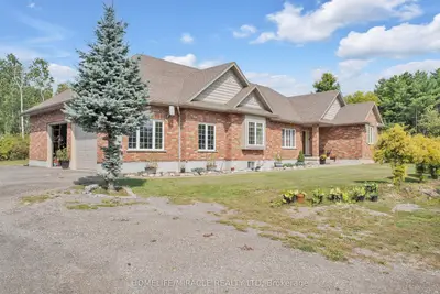 Detached in Puslinch