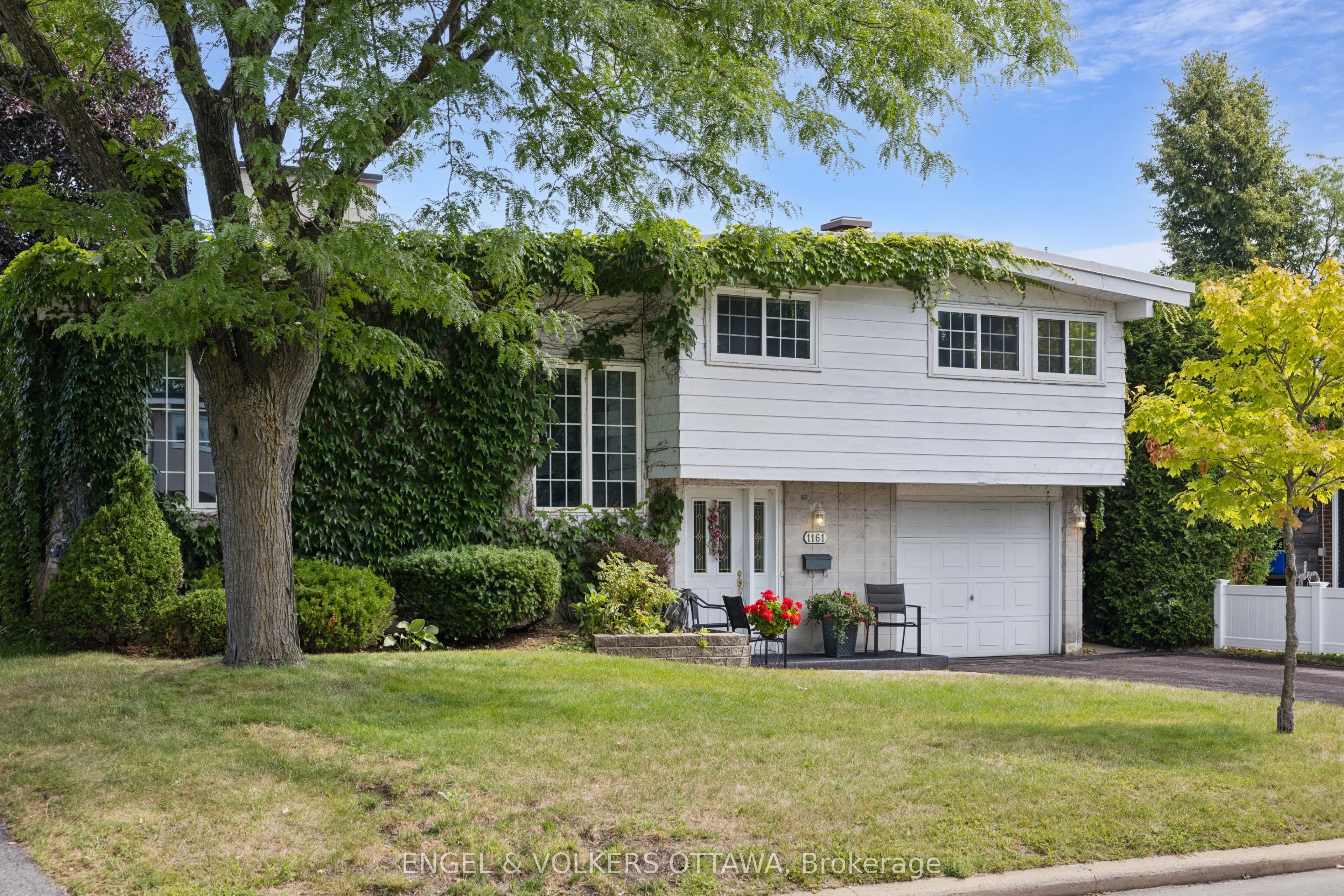 1161 Cameo Drive, Belair Park - Copeland Park and Area, ON K2C 1Y6