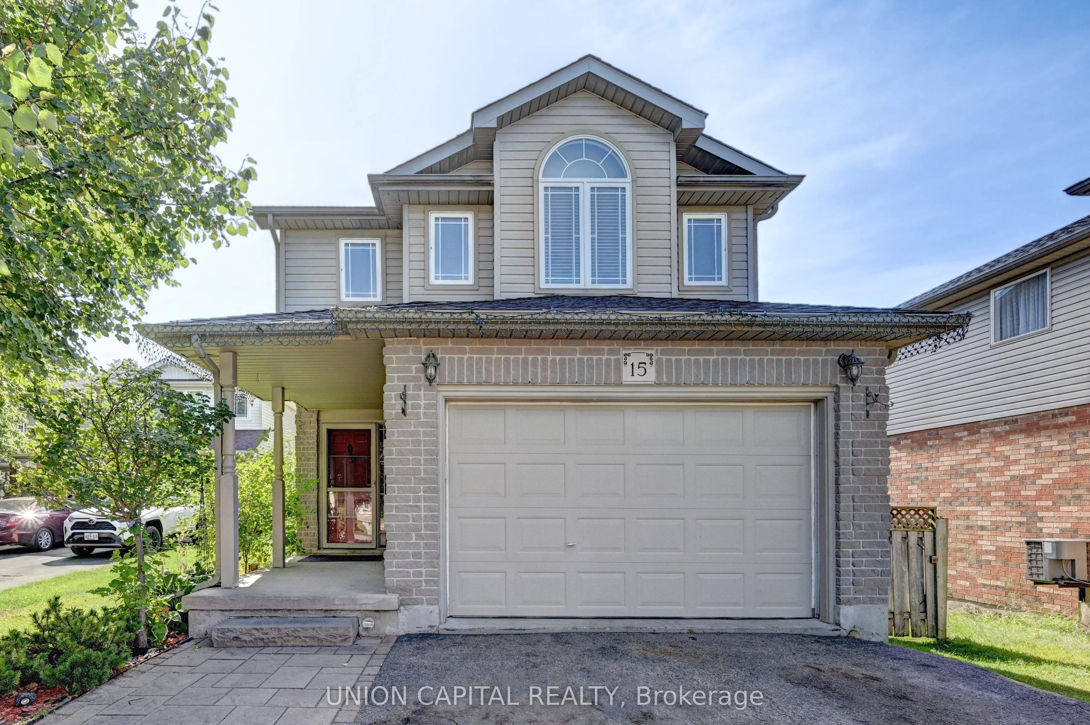 15 Wisteria Court, Kitchener, ON N2E 3T4